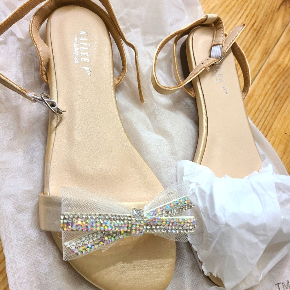 NWT Kailee P.  champagne sandal rhinestone bow